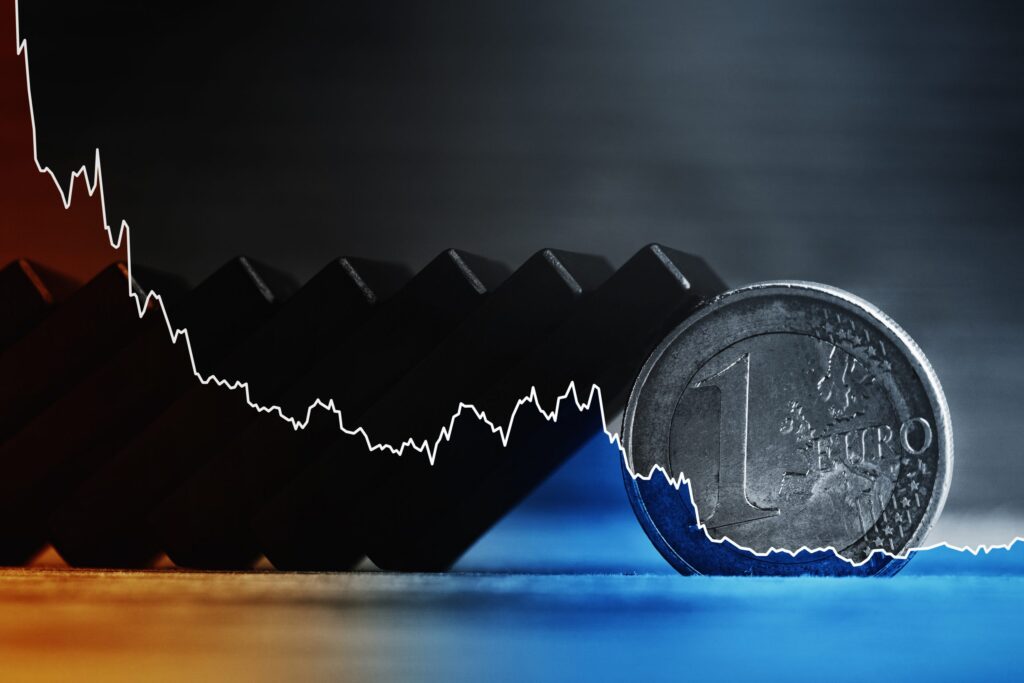 EUR / USD: ارتفاع البنك المركزي الأوروبي وانخفاض اليورو مع نمو مخاطر الركود التضخمي ؛ قوة الدولار تمتد بعد بيانات مبيعات التجزئة الأمريكية