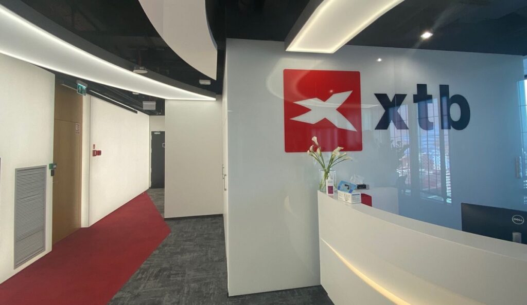 XTB ترى الإيرادات (65 مليون دولار) والأرباح (29 مليون دولار) مستقرة في الربع الثالث من عام 2023