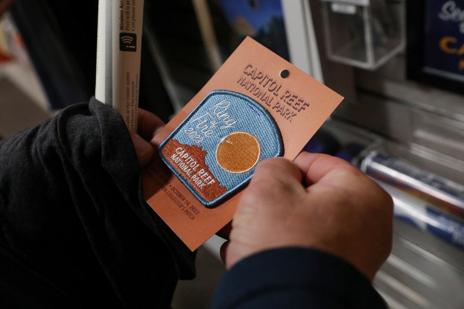 المتفرجون ينزلون إلى الحديقة الوطنية في ولاية يوتا لكسوف الشمس