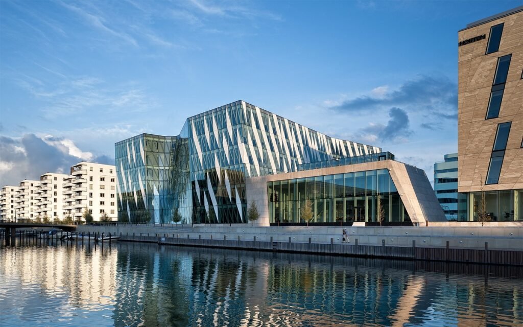 يتوقع ساكسو بنك انخفاض أحجام التداول في سبتمبر 2023 بنسبة 3٪ إلى 438 مليار دولار