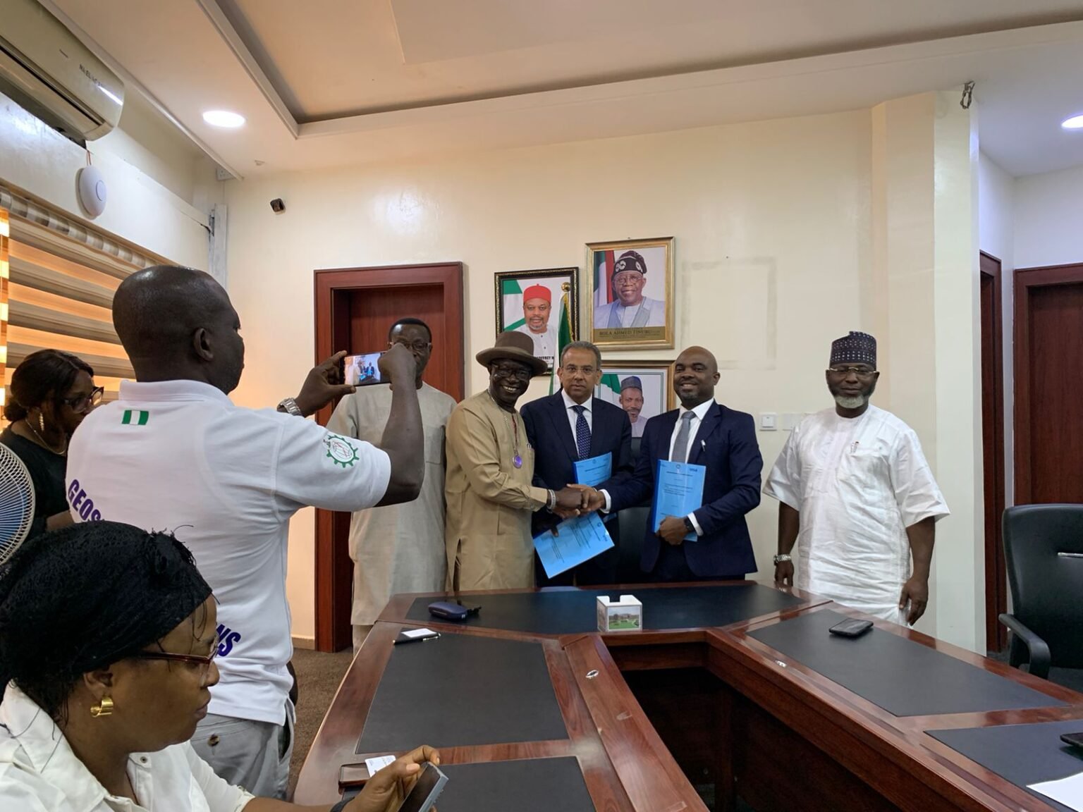 شركة «eGate» المصرية و «فيزا» توقعان عقدا لرقمنة الخدمات الحكومية وإنشاء شبكة مدفوعات موحدة في نيجيريا شركة «eGate» المصرية و «فيزا» توقعان عقدا لرقمنة الخدمات الحكومية وإنشاء شبكة مدفوعات موحدة في نيجيريا