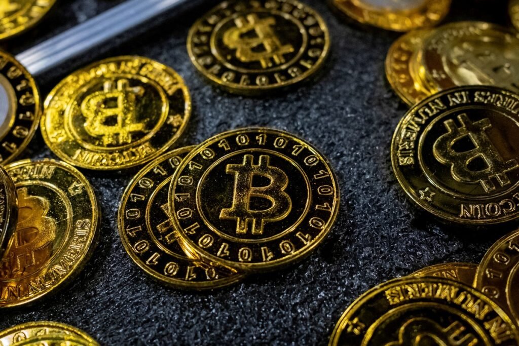 البيتكوين يتجاوز 40000 دولار لأول مرة منذ مايو 2022 مع تزايد الزخم البيتكوين يتجاوز 40000 دولار لأول مرة منذ مايو 2022 مع تزايد الزخم
