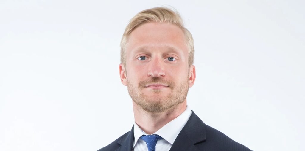 حصري: تعيين أوليغ موخانوف رئيسا تنفيذيا لشركة TradingView مع مغادرة دينيس غلوبا