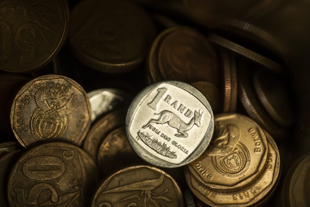 الراند الجنوب أفريقي يضعف قبل ...