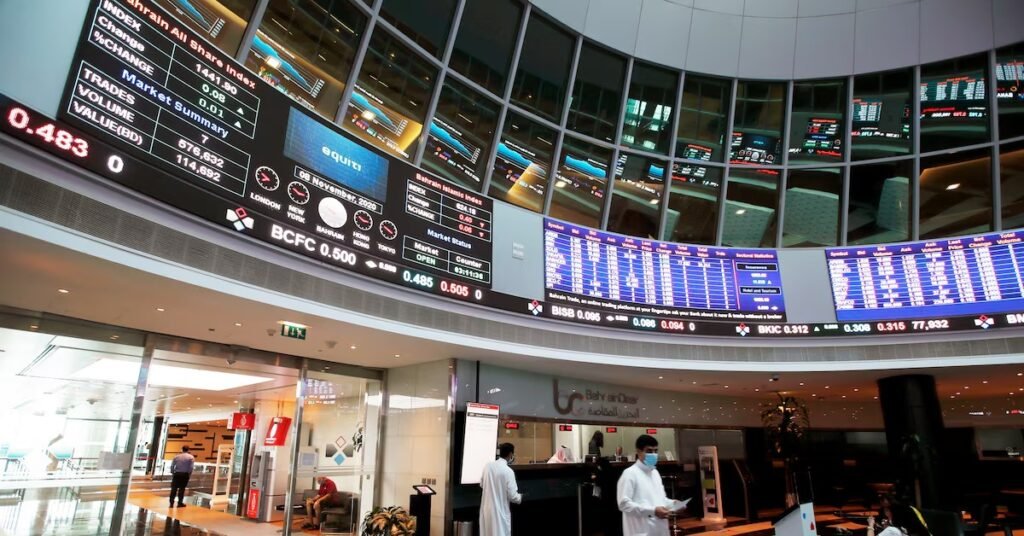 تباين البورصات الخليجية الرئيسية في أوائل ال...