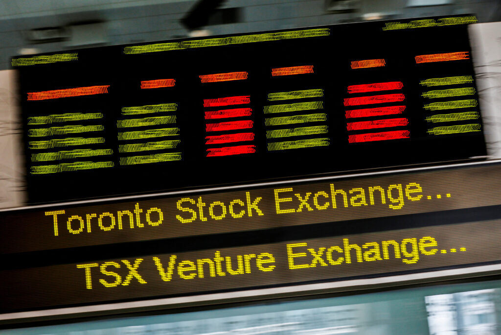 TSX ينتهي على انخفاض مع انخفاض الذهب ، والمستثمرين ...