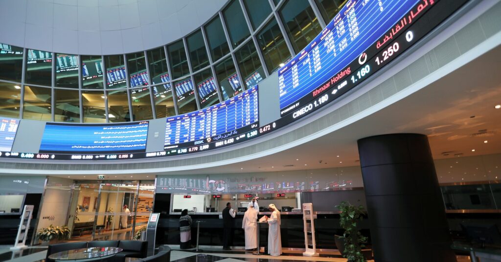 معظم الأسواق الخليجية ترتفع في المراحل المبكرة...