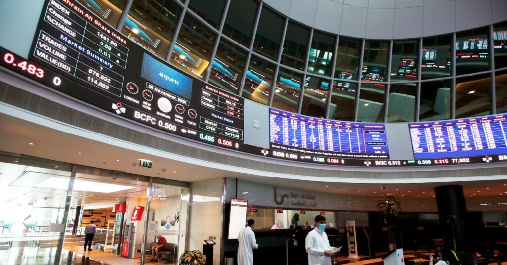 تراجع البورصات الخليجية الكبرى مع تراجع السياسة الأمريكية...