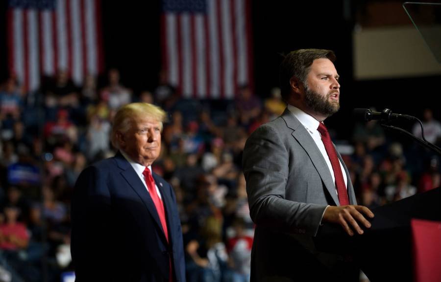 كم تبلغ ثروة «جي دي فانس» نائب ترامب في انتخابات الرئاسة الأميركية؟ مليونيرة عصامية تكشف 7 نصائح لبناء الثروة (شترستوك)