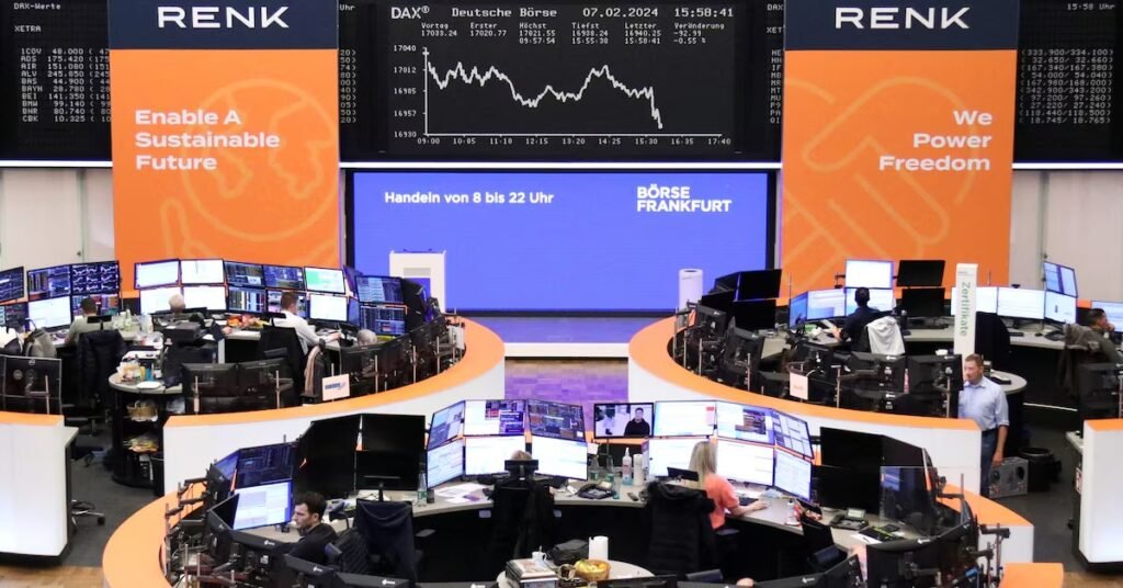 الأسهم الأوروبية تنخفض بفعل الأرباح، ...