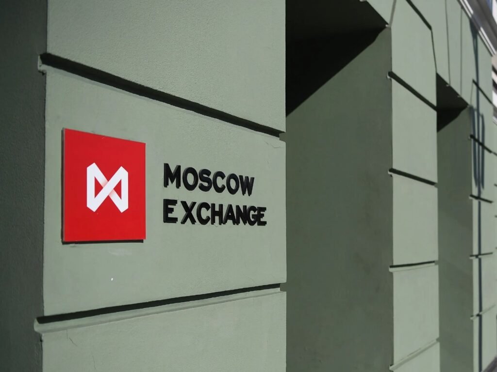 مؤشرات الأسهم في روسيا تنخفض عند ...