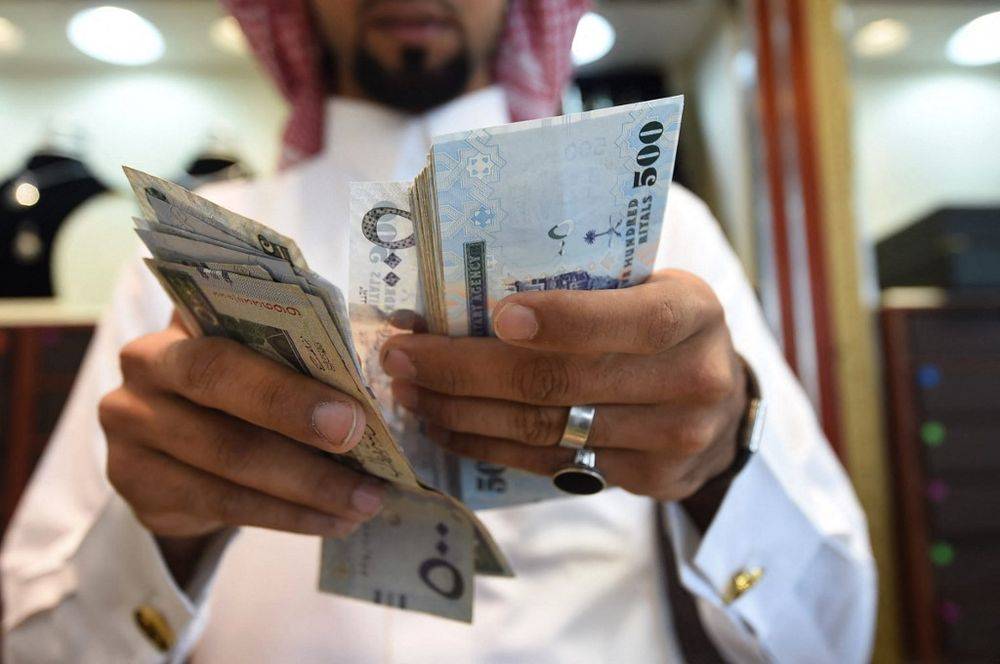 سعر الريال السعودي مقابل الجنيه المصري اليوم الأحد 5 يناير 2025 سعر الدولار مقابل الليرة اللبنانية (صورة أرشيفية)