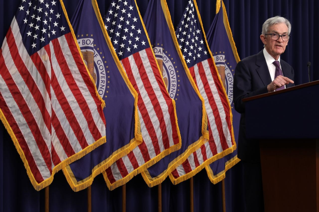 كيف قرر مجلس الاحتياطي الفيدرالي ...