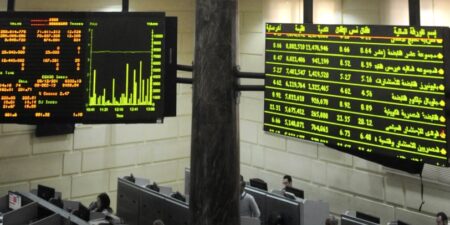 البورصة المصرية تسجل أداء متباينا يوم الأربعاء وسط عمليات بيع مصرية وعربية