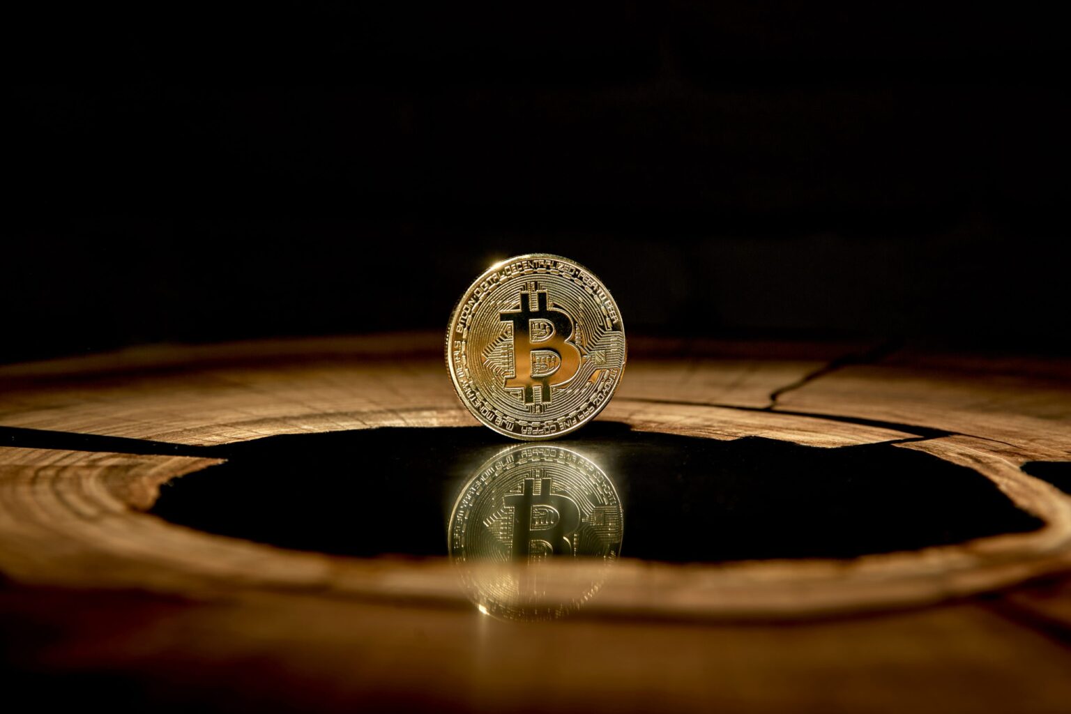 بيتكوين (BTC / USD) تحتفظ فوق 95 ألف دولار ...