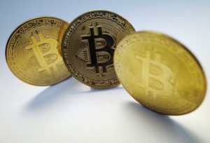 سعر البيتكوين اليوم: يحوم دون الدولار ...