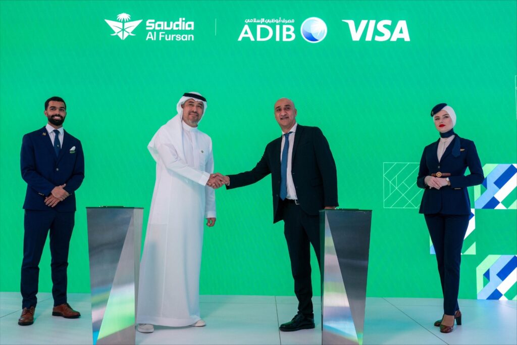مصرف «أبو ظبي الإسلامي مصر» يوقع اتفاقية مع «الخطوط السعودية» لإطلاق أول بطاقة ائتمان دولية لبرنامج «الفرسان» في مصر بالتعاون مع «فيزا»