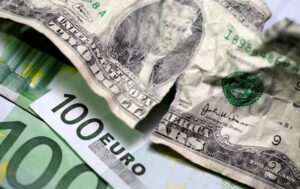تراجع الدولار قبيل اجتماع بنك الاحتياطي الفيدرالي. ...