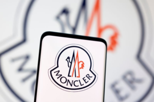 جولدمان ساكس يخفض تصنيف Moncler إلى ...