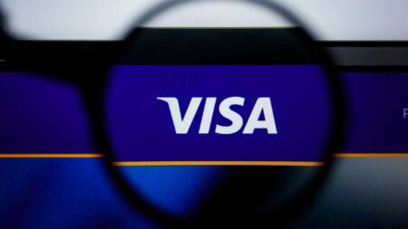 شراكة بين «Visa» و«FIS» لتعزيز خدمات المدفوعات الرقمية للبنوك الصغيرة