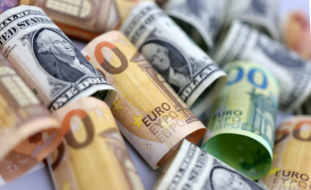 الدولار المتعثر يخفف من ضربة أوروبا ...