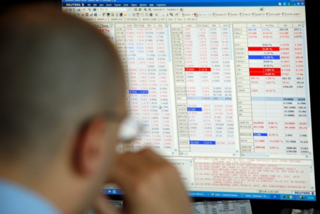 KKR تستحوذ على حصة أقلية في tr ...