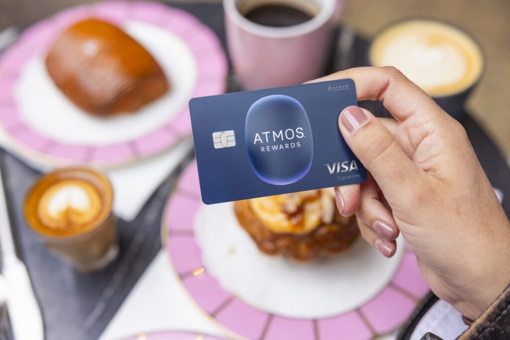 «بنك أوف أميركا» يطلق بطاقة «Atmos Rewards Visa Infinite» الائتمانية بالتعاون مع «Alaska Airlines» «بنك أوف أميركا» يطلق بطاقة «Atmos Rewards Visa Infinite» الائتمانية بالتعاون مع «Alaska Airlines»