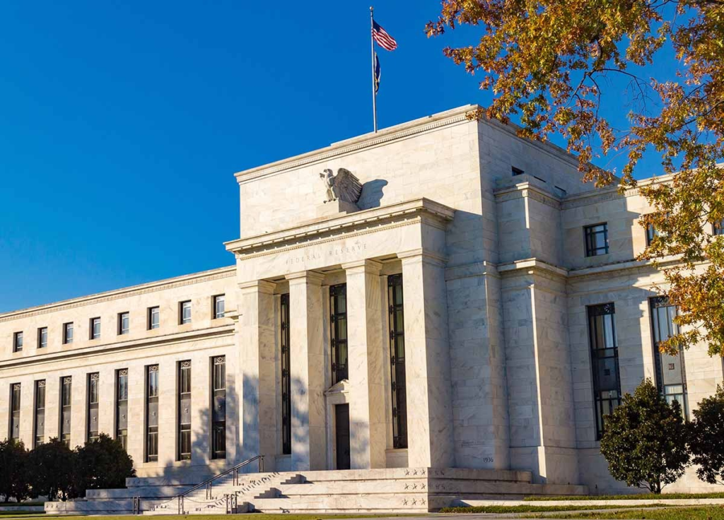 مجلس الاحتياطي الفيدرالي الأمريكي يكشف عن موقفه من إقالة ليزا كوك