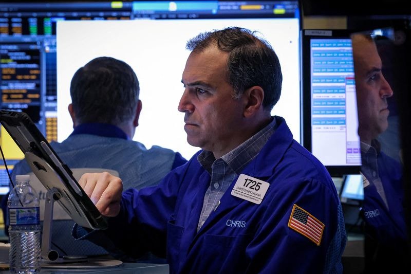 تنخفض العقود الآجلة وسط انهيار السوق؛ وطن... تنخفض العقود الآجلة وسط انهيار السوق؛ وطن...