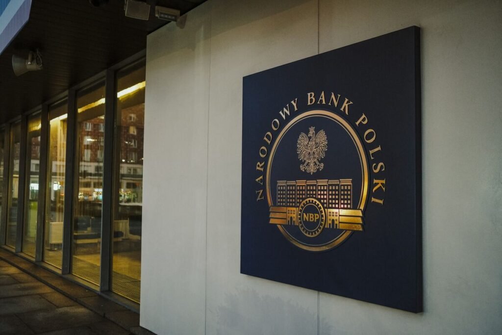 يمكن للبنك المركزي البولندي أن يدخل في ... يمكن للبنك المركزي البولندي أن يدخل في ...