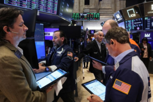 أغلق مؤشر داو عند رقم قياسي آخر فوق ...