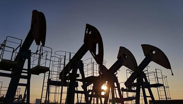 الأسهم تتأرجح، والنفط ينخفض مع المتداولين ... الأسهم تتأرجح، والنفط ينخفض مع المتداولين ...