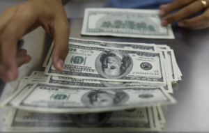 الدولار الأمريكي بالقرب من أعلى مستوى له خلال 18 شهرا كمتوسط...